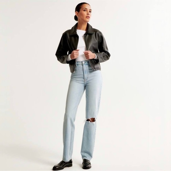 Abercrombie Curve Love Ultra High Rise 90s Straight Jean - Picture 1 of 12